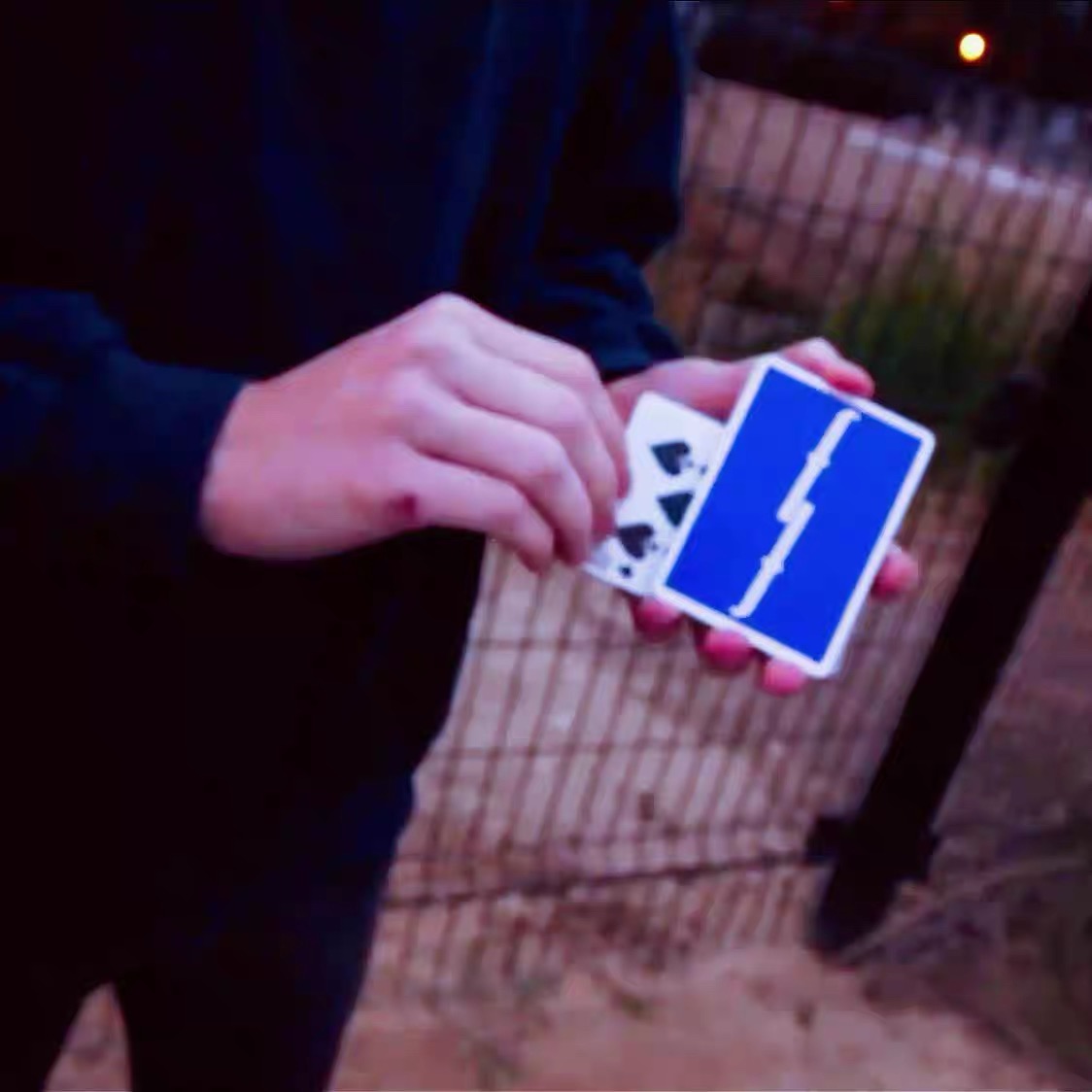 变牌手法魔术 多次抽拉变牌 纯手法womb change原版教学-镜琛的魔法库